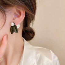 Chic Asymmetric Enamel Gardenia Flower Pearl Earrings - ArtGalleryZen