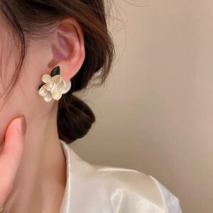 Chic Asymmetric Enamel Gardenia Flower Pearl Earrings - ArtGalleryZen