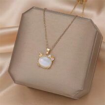 Chic CZ Inlaid Labradorite Kitty Pendant Necklace - ArtGalleryZen
