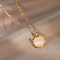 Chic CZ Inlaid Labradorite Kitty Pendant Necklace - ArtGalleryZen