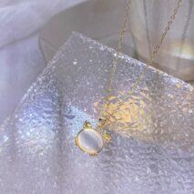 Chic CZ Inlaid Labradorite Kitty Pendant Necklace - ArtGalleryZen