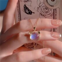 Chic CZ Inlaid Labradorite Kitty Pendant Necklace - ArtGalleryZen