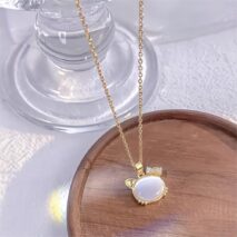 Chic CZ Inlaid Labradorite Kitty Pendant Necklace - ArtGalleryZen