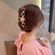 Chic Enamel Strawberry Heart Hair Claw Clip - ArtGalleryZen