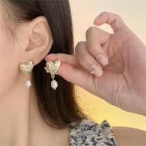 Chic Enamel Tulip Heart Pearl Earrings - ArtGalleryZen