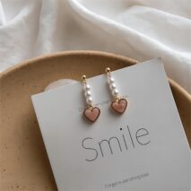 Chic Pearl Heart Dangle Earrings - ArtGalleryZen