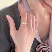 Chic Pearl Shell Flower Ring - ArtGalleryZen