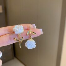 Chic Resin White Flower Dangle Earrings - ArtGalleryZen