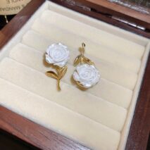 Chic Resin White Flower Dangle Earrings - ArtGalleryZen