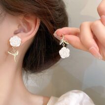 Chic Resin White Flower Dangle Earrings - ArtGalleryZen