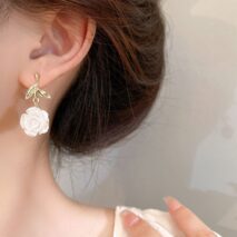 Chic Resin White Flower Dangle Earrings - ArtGalleryZen