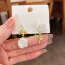 Chic Resin White Flower Dangle Earrings - ArtGalleryZen