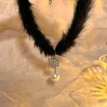 Chic Rhinestone Inlaid Snowflake Pearl Pendant Plush Chain Choker Necklace - ArtGalleryZen