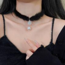 Chic Rhinestone Inlaid Snowflake Pearl Pendant Plush Chain Choker Necklace - ArtGalleryZen