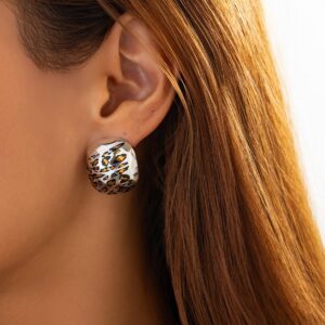 Chic Silver Tone Leopard Square Stud Earrings - ArtGalleryZen