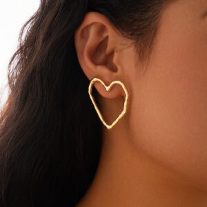 Dainty Geometric Hollow Heart Stud Earrings - ArtGalleryZen