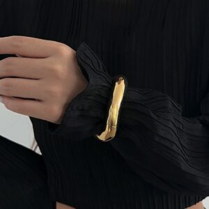 Elegant Gold Silver Tone Curved Bangle Bracelet - ArtGalleryZen
