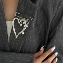 Elegant Hollow Heart Pearl Tassel Pin Brooch - ArtGalleryZen