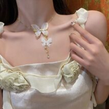 Elegant Meshed Butterfly Chain Necklace - ArtGalleryZen