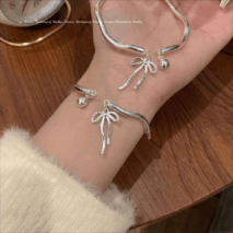 Handmade Silver Ribbon Bangle Bracelet - ArtGalleryZen
