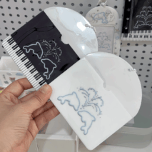 Horizontal Black White Piano Melody Heart Kpop Keychain Photocard Holder - ArtGalleryZen