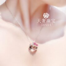 Kawaii Swarovski Hello Kitty Necklace - ArtGalleryZen