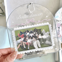 Lucky Clover Rainy Day Kpop Keychain Horizontal Photocard Holder - ArtGalleryZen