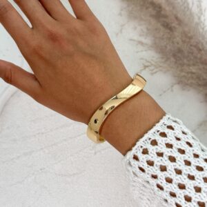 Minimalist Glossy Curved Bangle Bracelet - ArtGalleryZen