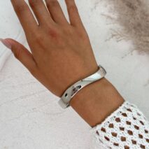 Minimalist Glossy Curved Bangle Bracelet - ArtGalleryZen
