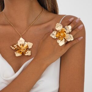 Stylish Chunky Flower Pendant Necklace Ring - ArtGalleryZen