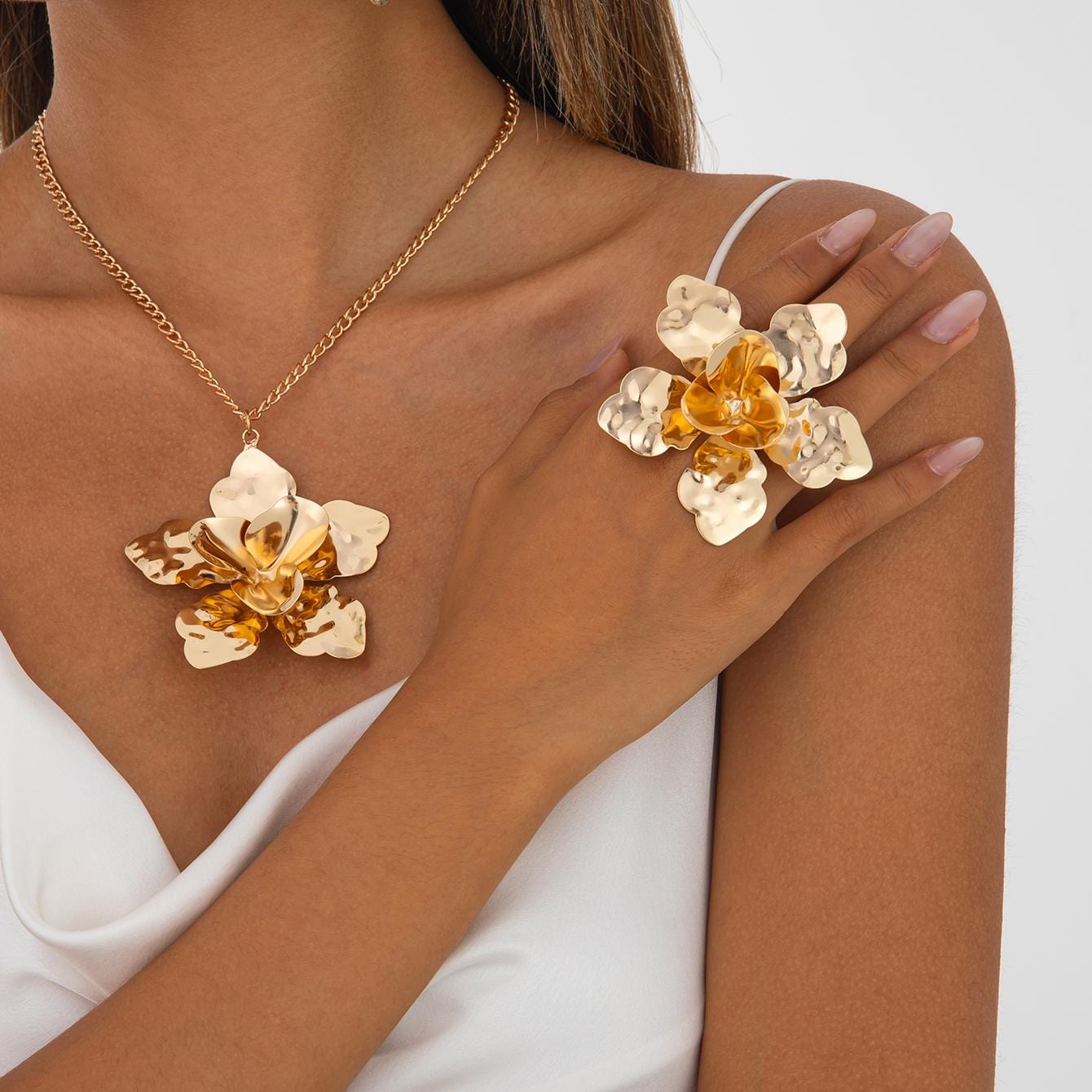 Stylish Chunky Flower Pendant Necklace Ring - ArtGalleryZen