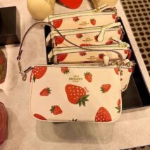 Trendy Strawberry Leather Shoulder Bag - ArtGalleryZen