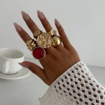 Vintage 7pcs Chunky Crystal Inlaid Pleated Ring Set - ArtGalleryZen