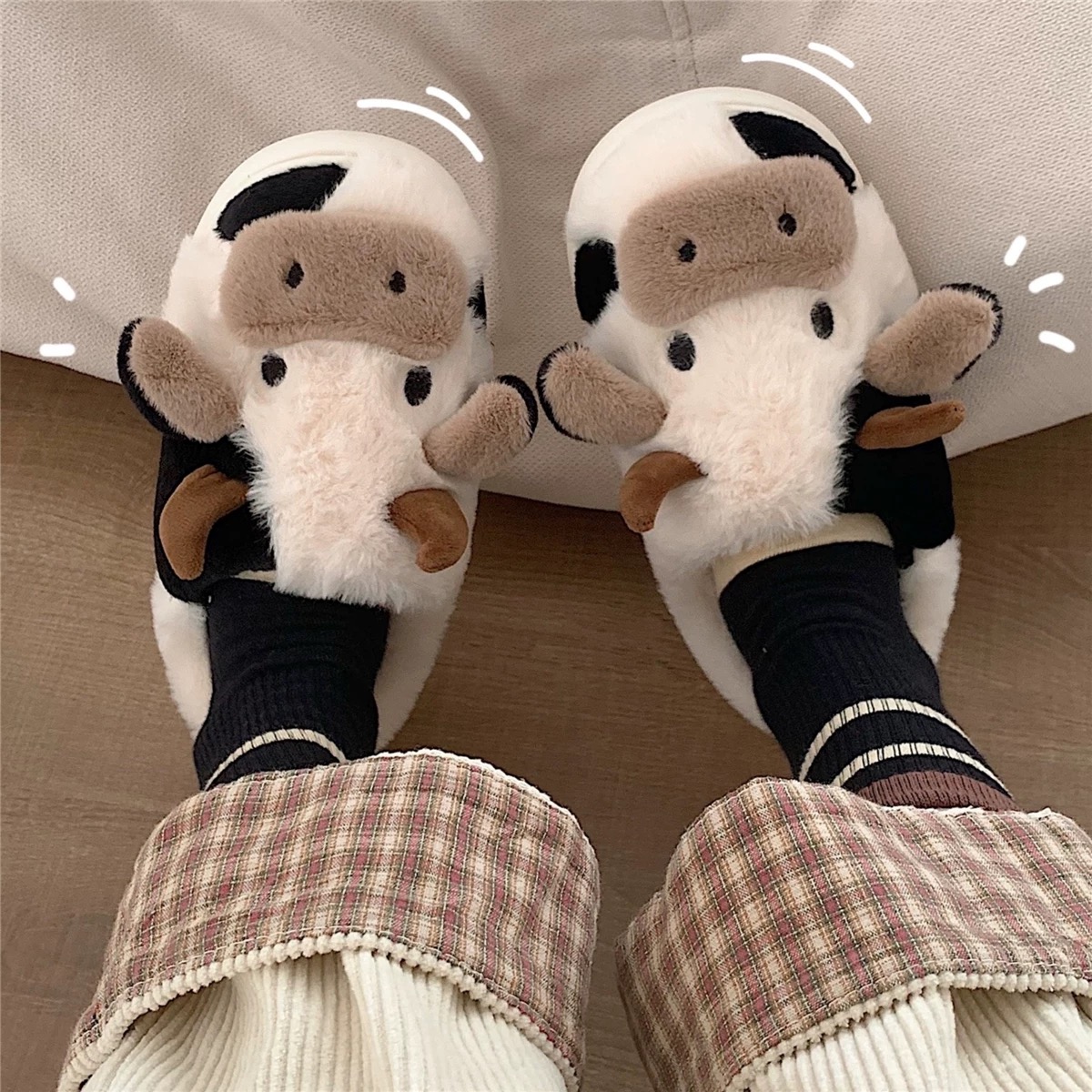 微信图片_202604021519181 Kawaii Plush 3D Cow Slippers - Cozy Indoor House Shoes - Image 1