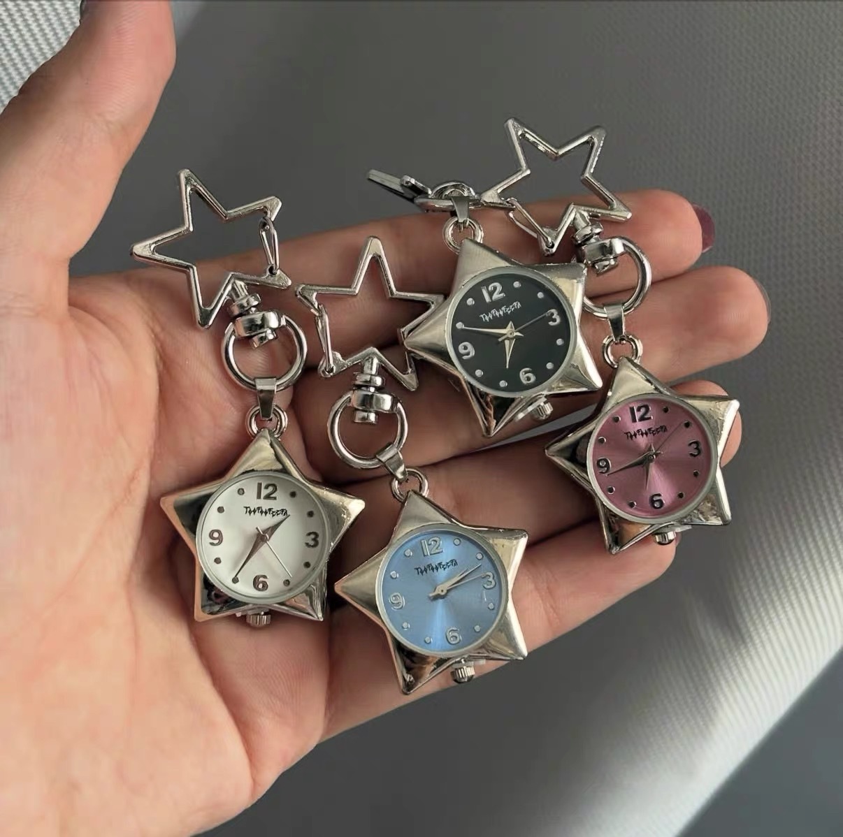O1CN01twfihs2Ao6EUs6aYA_!!2219401818249-0-cib Y2K Star Keychain Watch Pendant - Image 1
