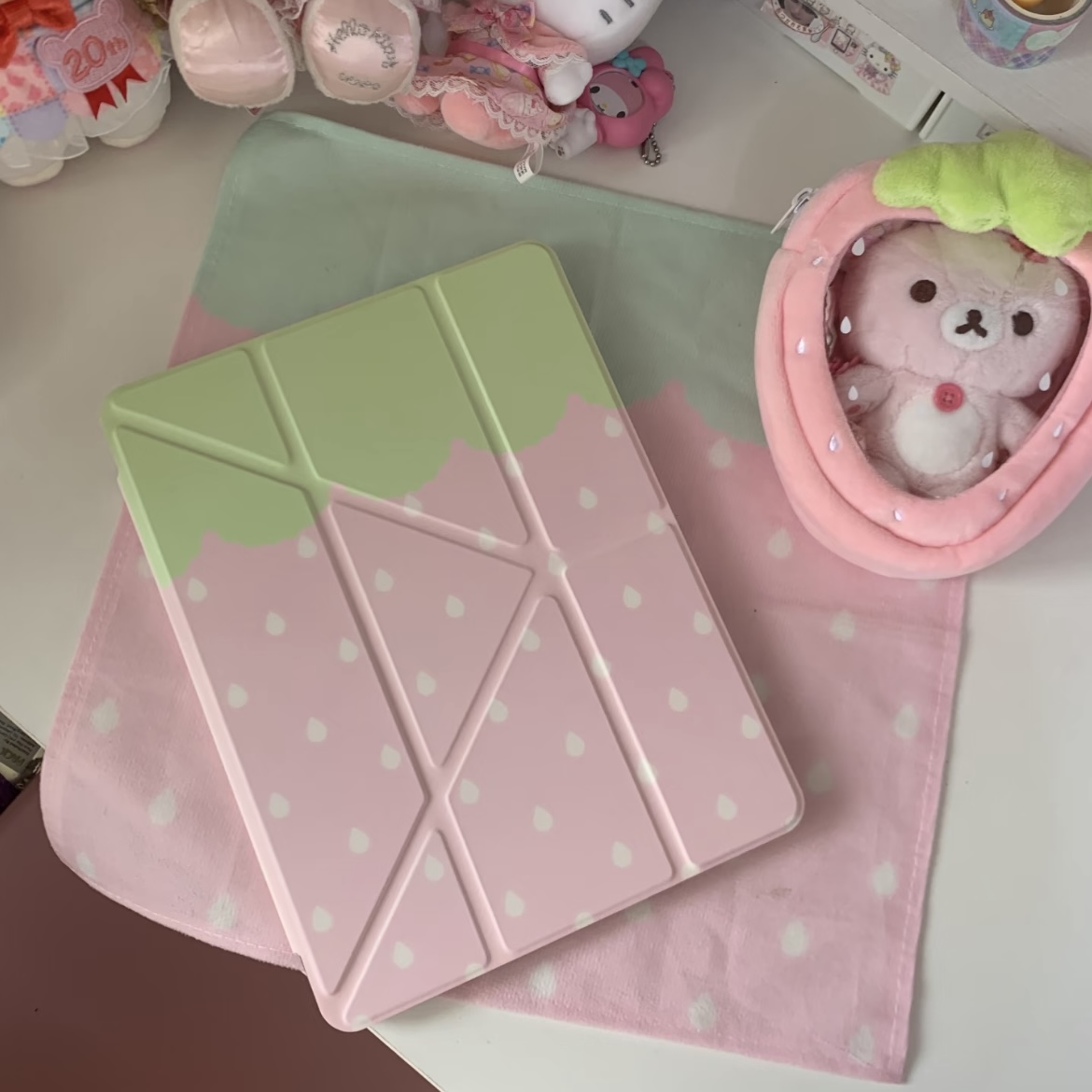 Screenshot Kawaii Strawberry Polka Dot iPad Case - Image 1